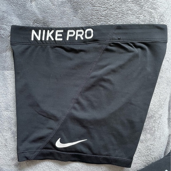 Nike - Picture 3 of 3